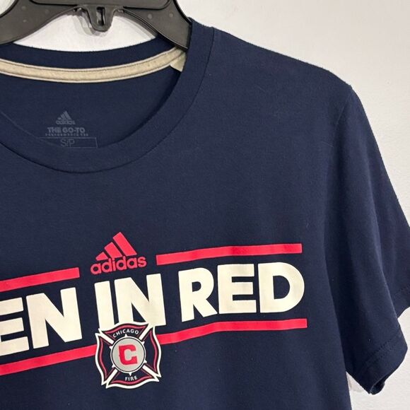 Adidas | Vintage Men in Red Navy Blue Chicago Fire T-Shirt Large - Picture 4 of 13